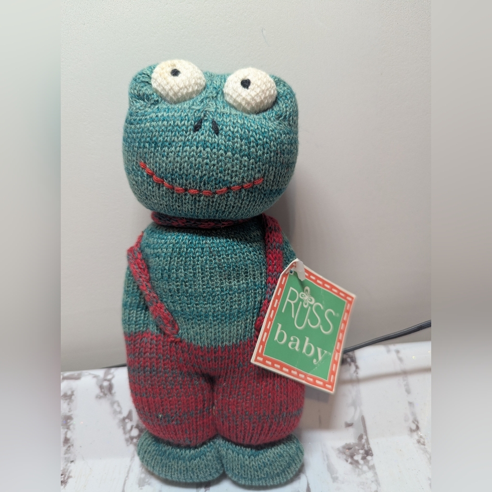 RUSS BABY VINTAGE NEW KNIT KNACKS WITH RATTLE PLUSH TOY FROG WITH OVERALLS NWT
